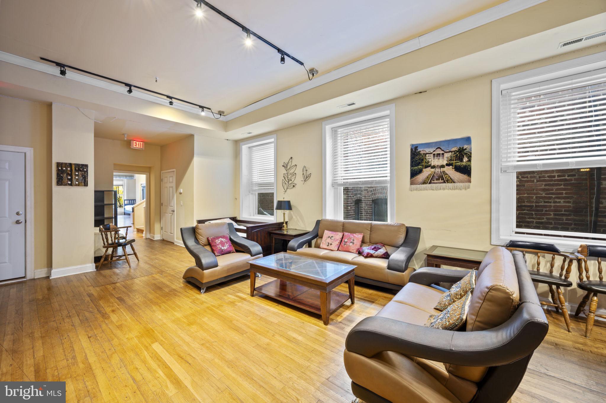 DOWNTOWN - Commercial Sale