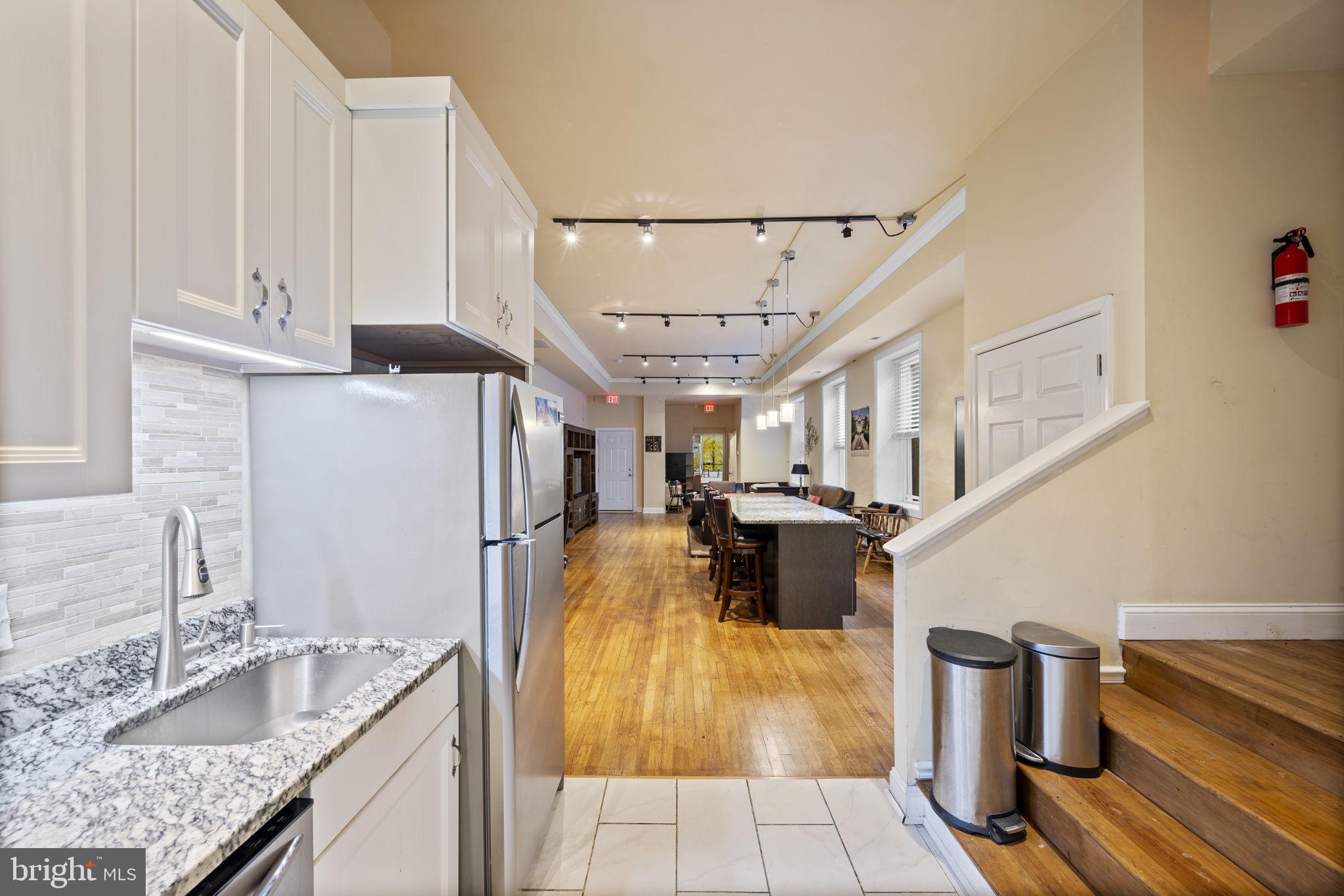 DOWNTOWN - Commercial Sale