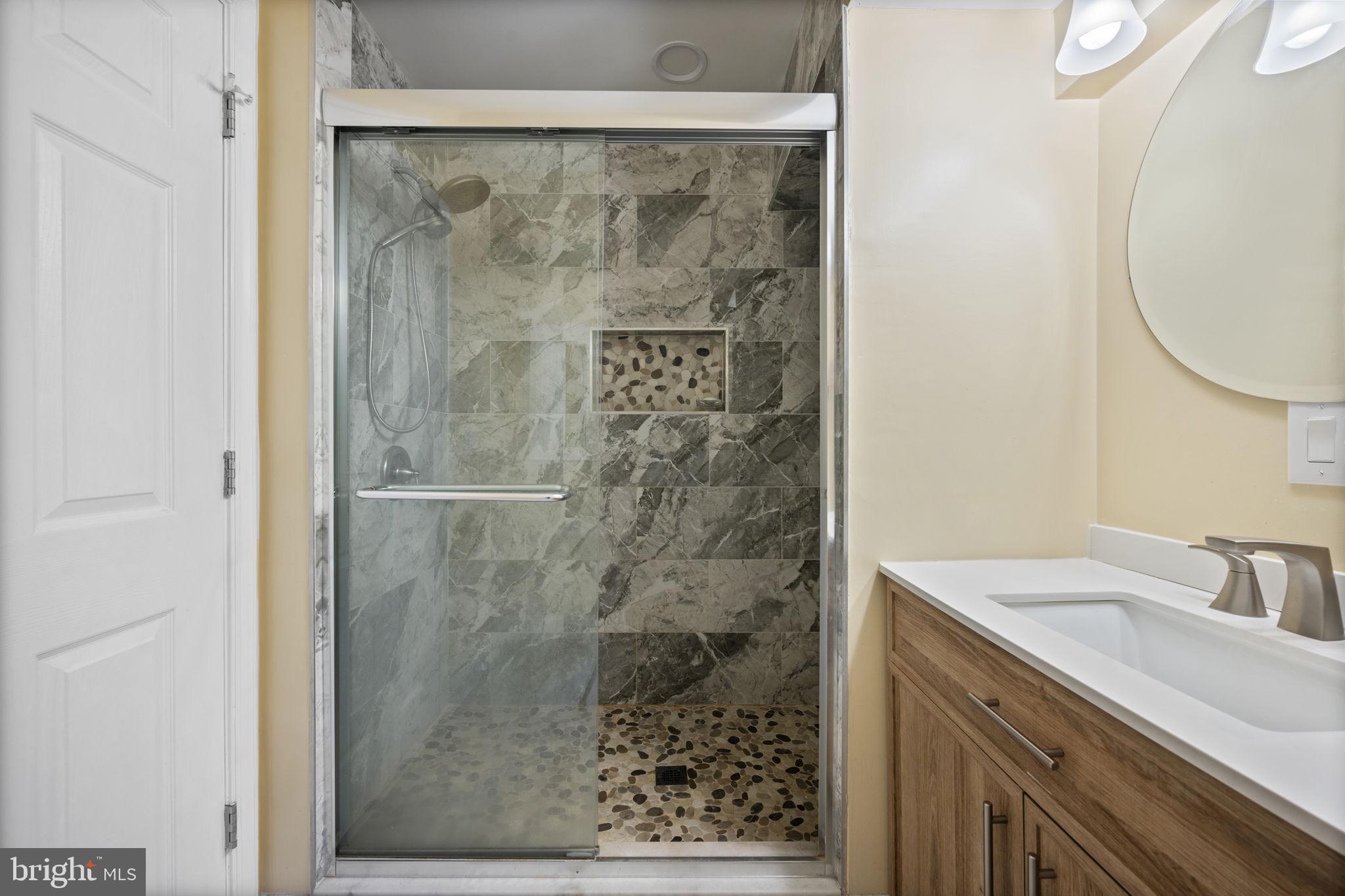 DOWNTOWN - Commercial Sale