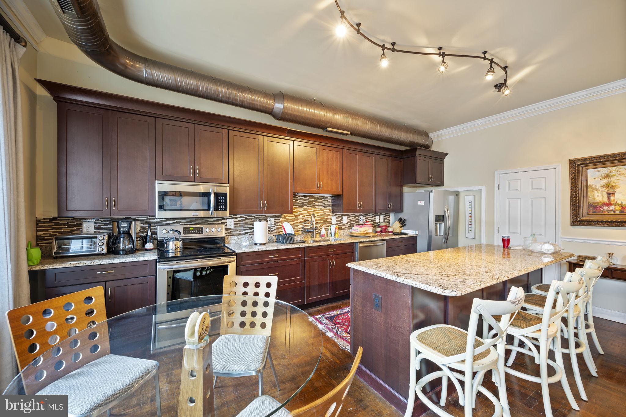 DOWNTOWN - Commercial Sale