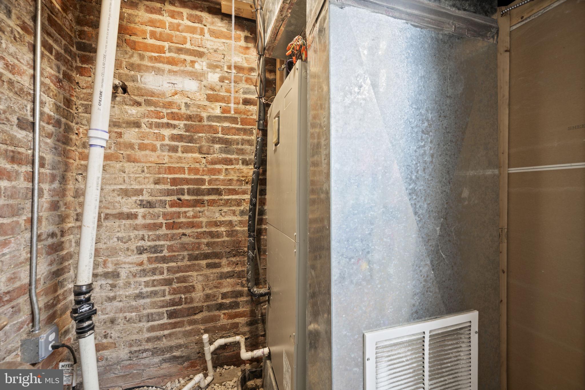 DOWNTOWN - Commercial Sale