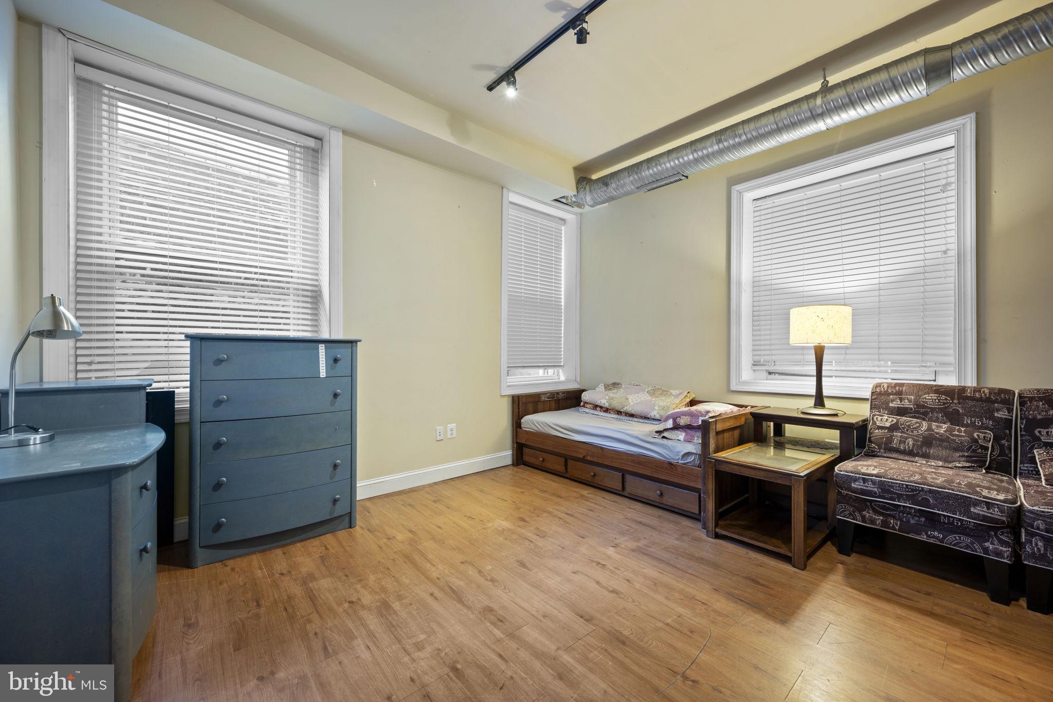 DOWNTOWN - Commercial Sale