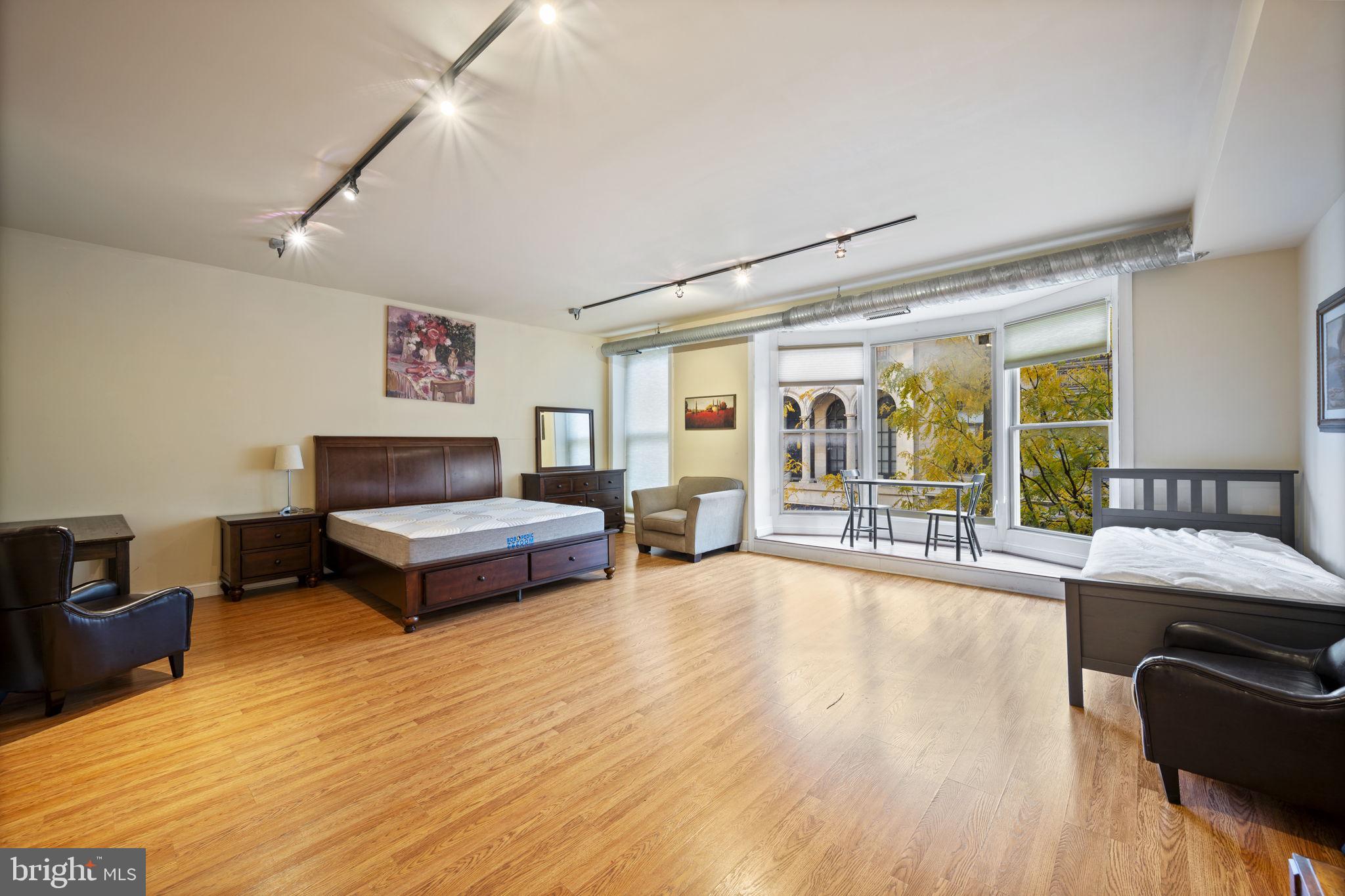 DOWNTOWN - Commercial Sale