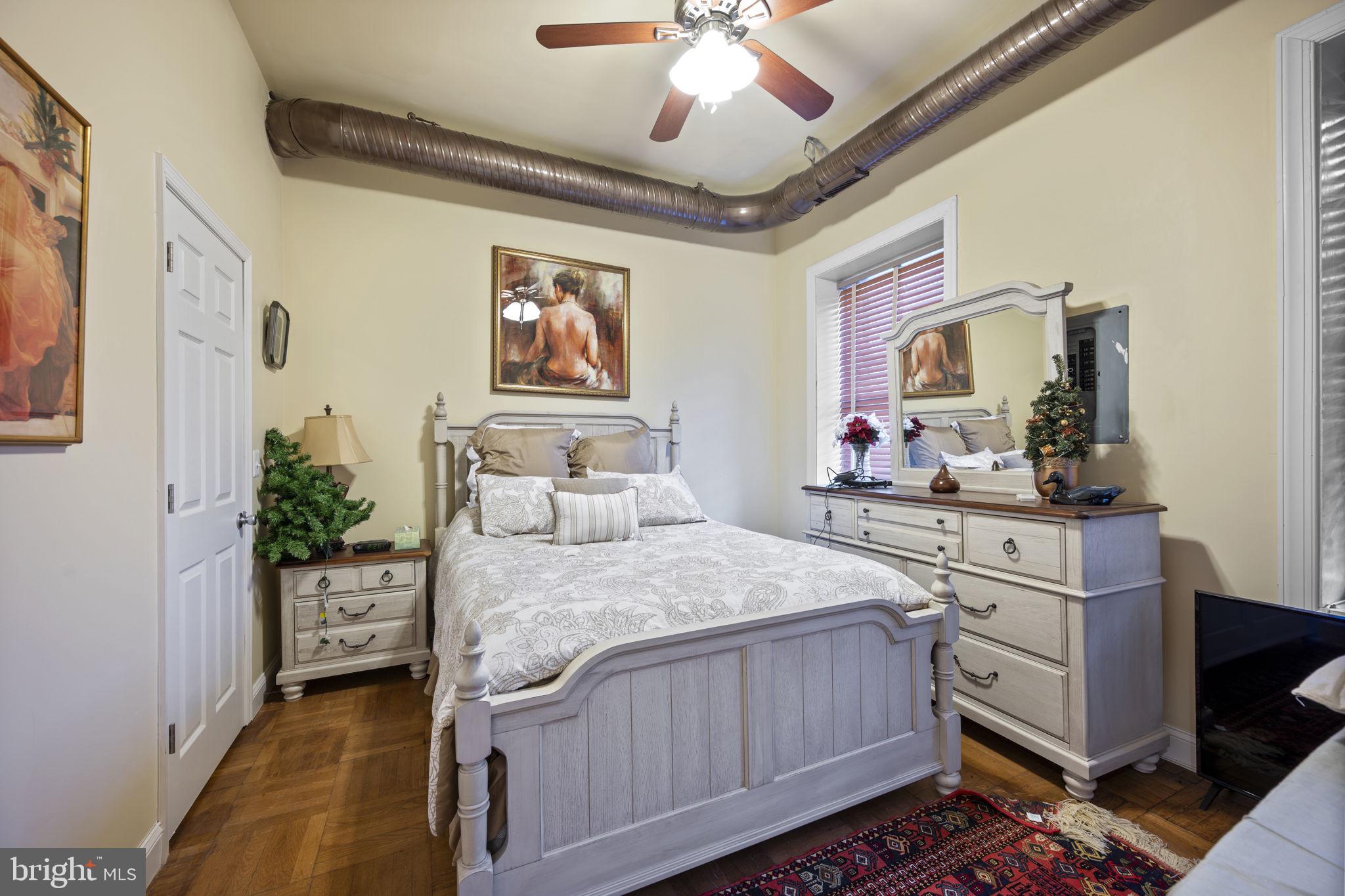 DOWNTOWN - Commercial Sale