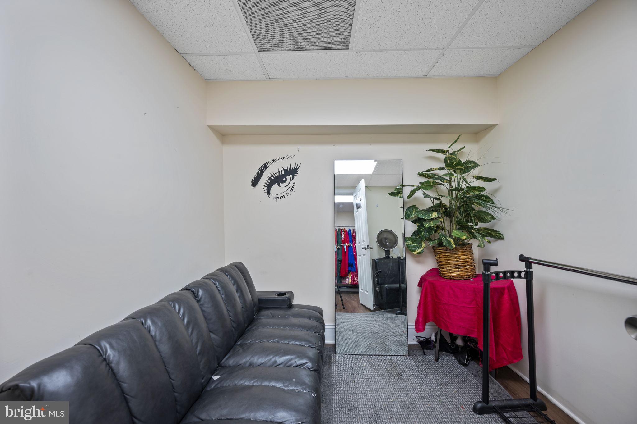 DOWNTOWN - Commercial Sale