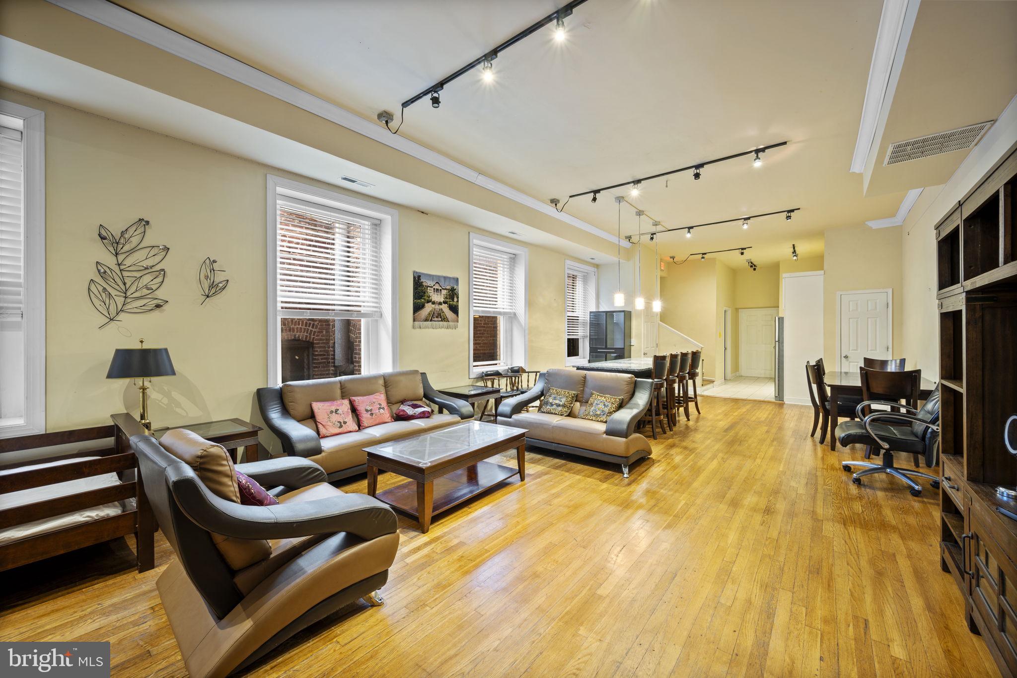 DOWNTOWN - Commercial Sale