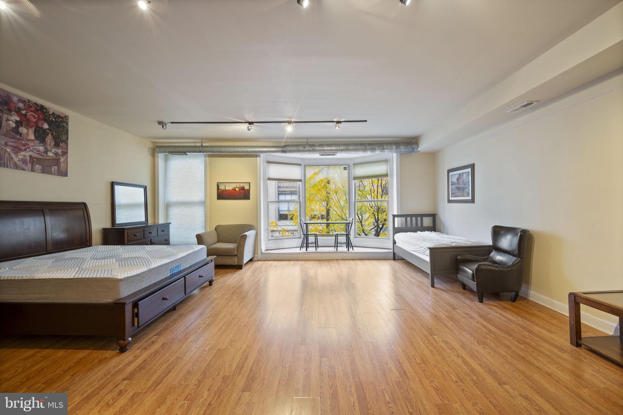 DOWNTOWN - Commercial Sale