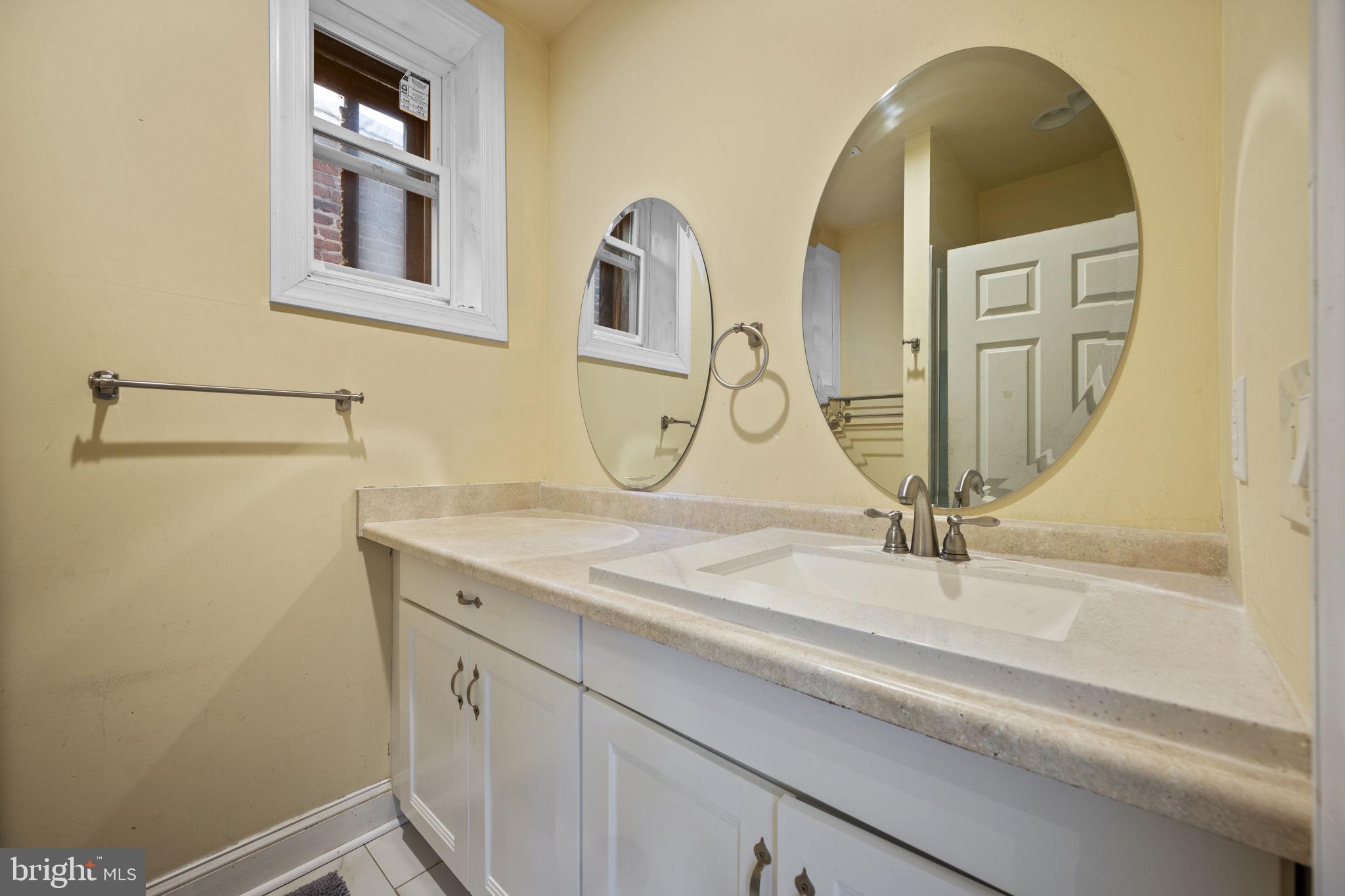 DOWNTOWN - Commercial Sale