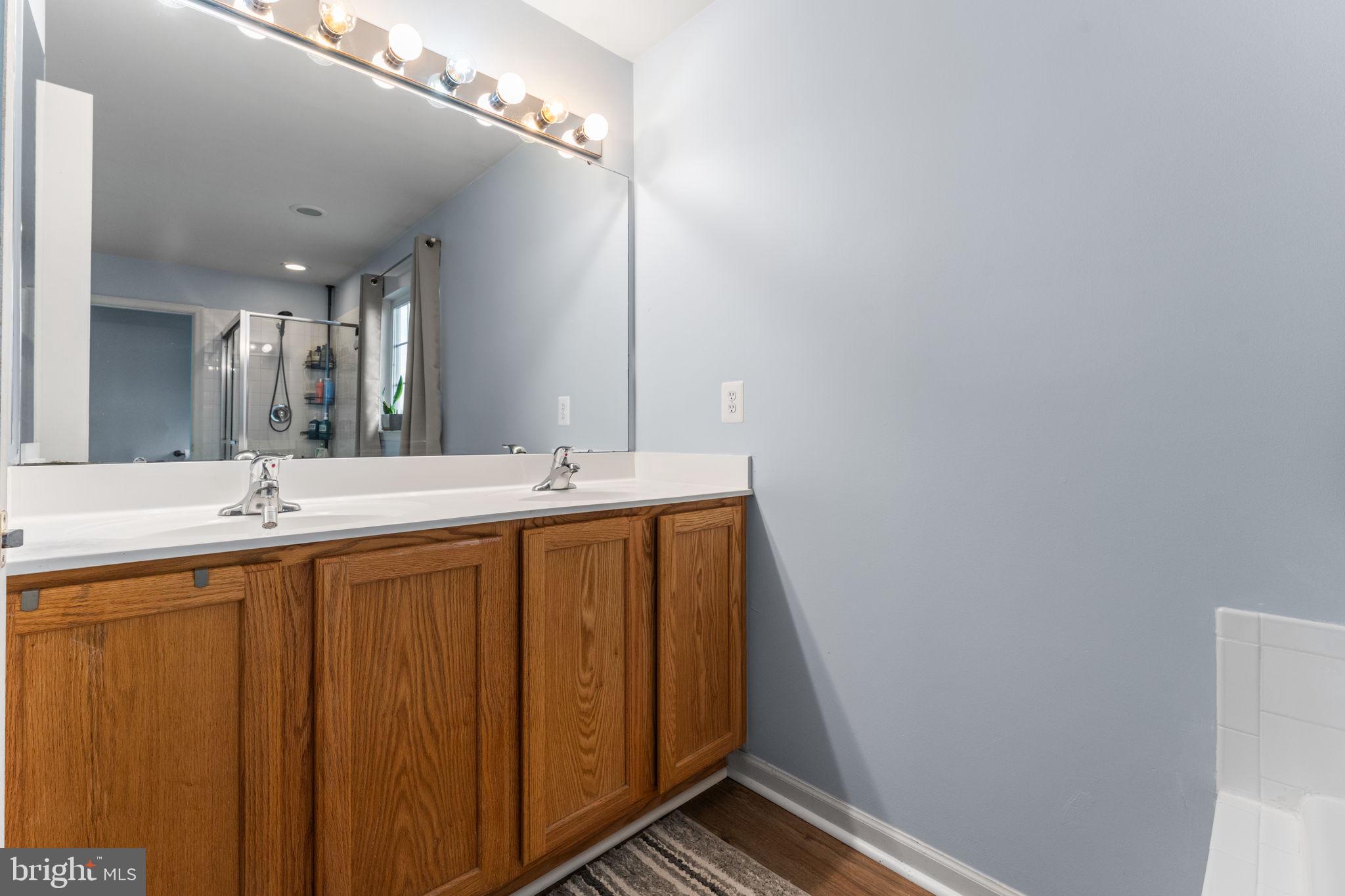 LEE'S PARKE - Residential