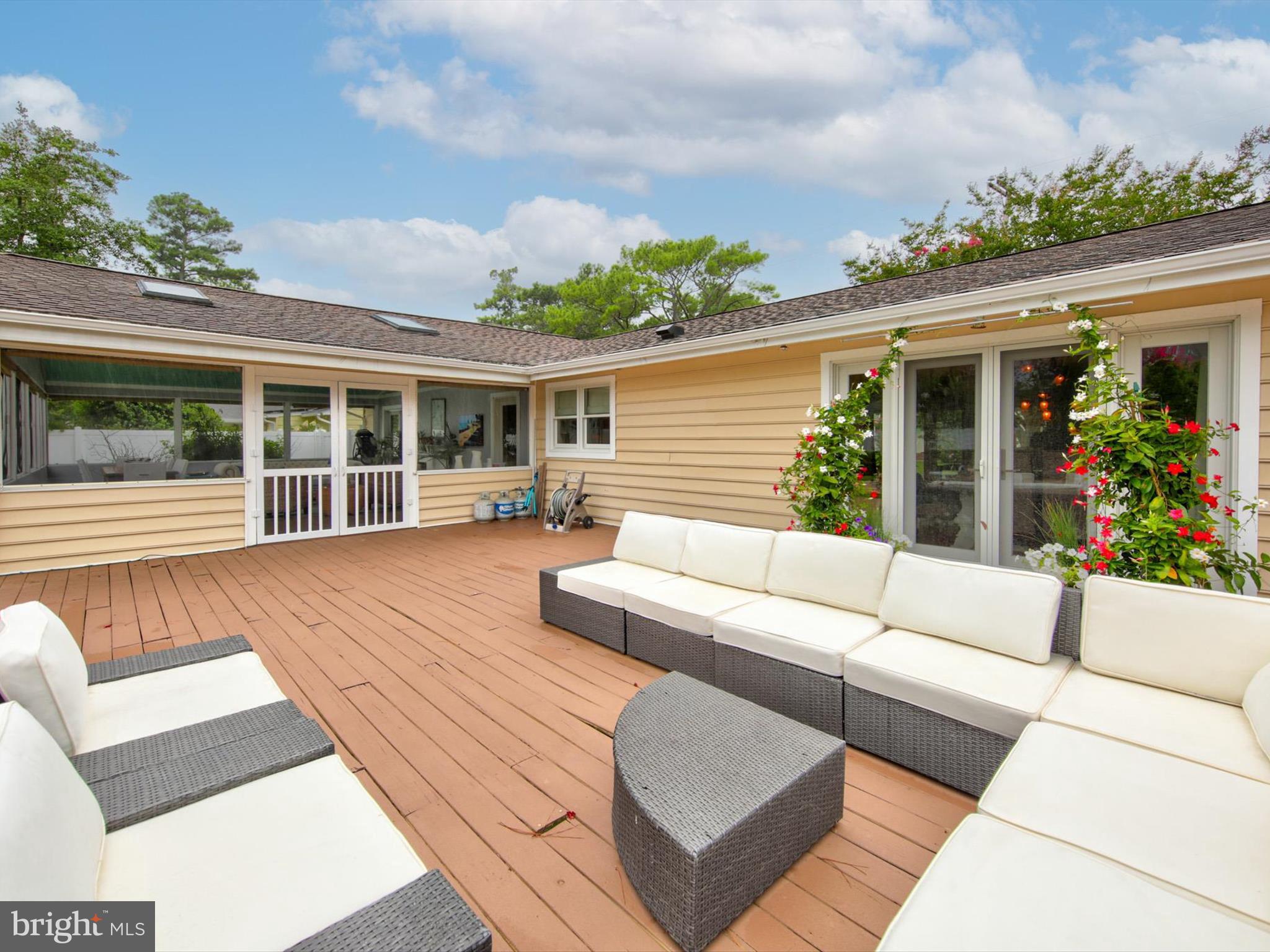 SILVER LAKE MANOR - Residential