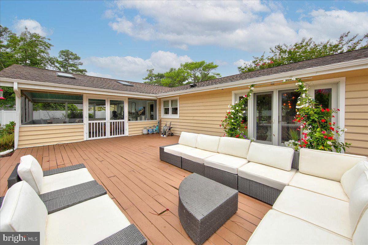 SILVER LAKE MANOR - Residential