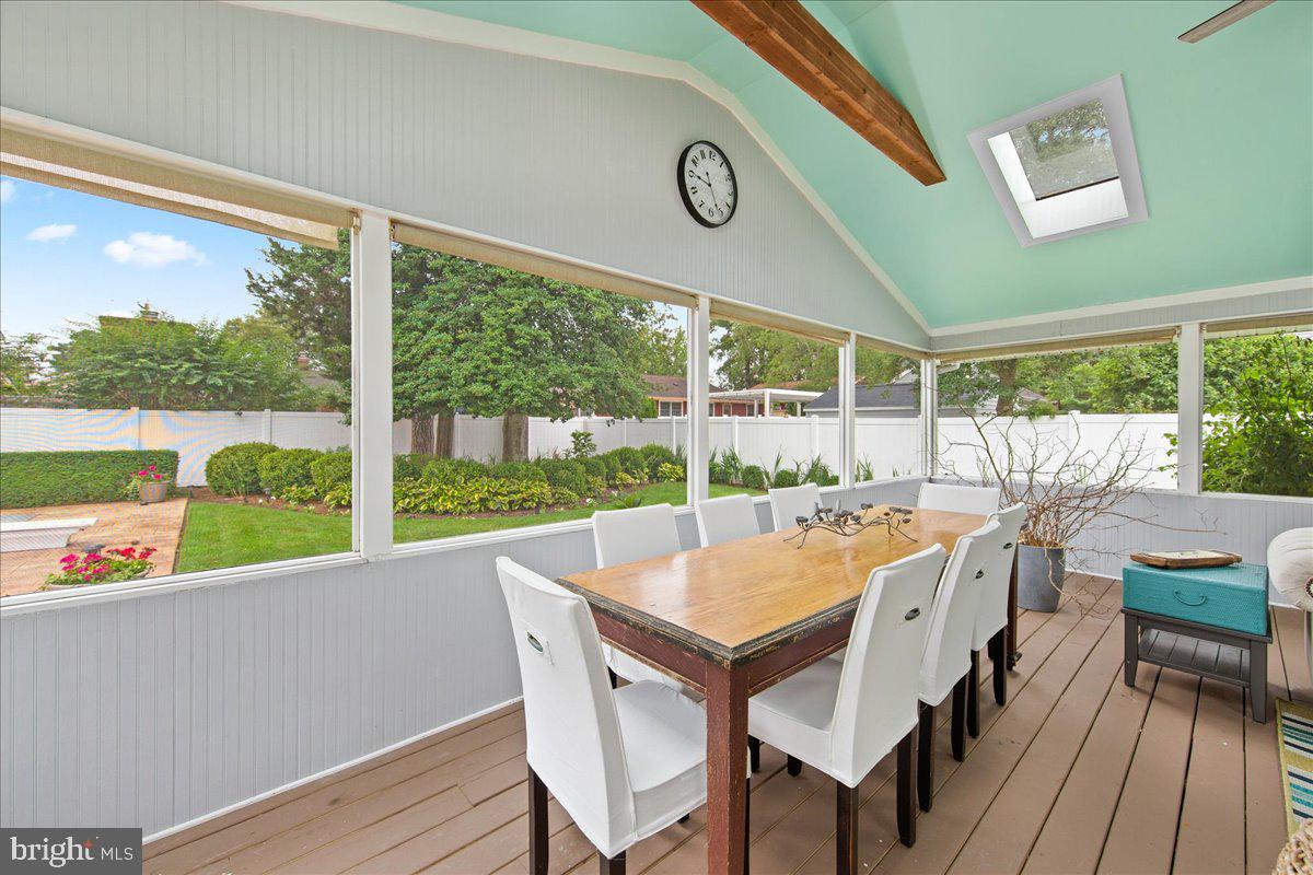 SILVER LAKE MANOR - Residential