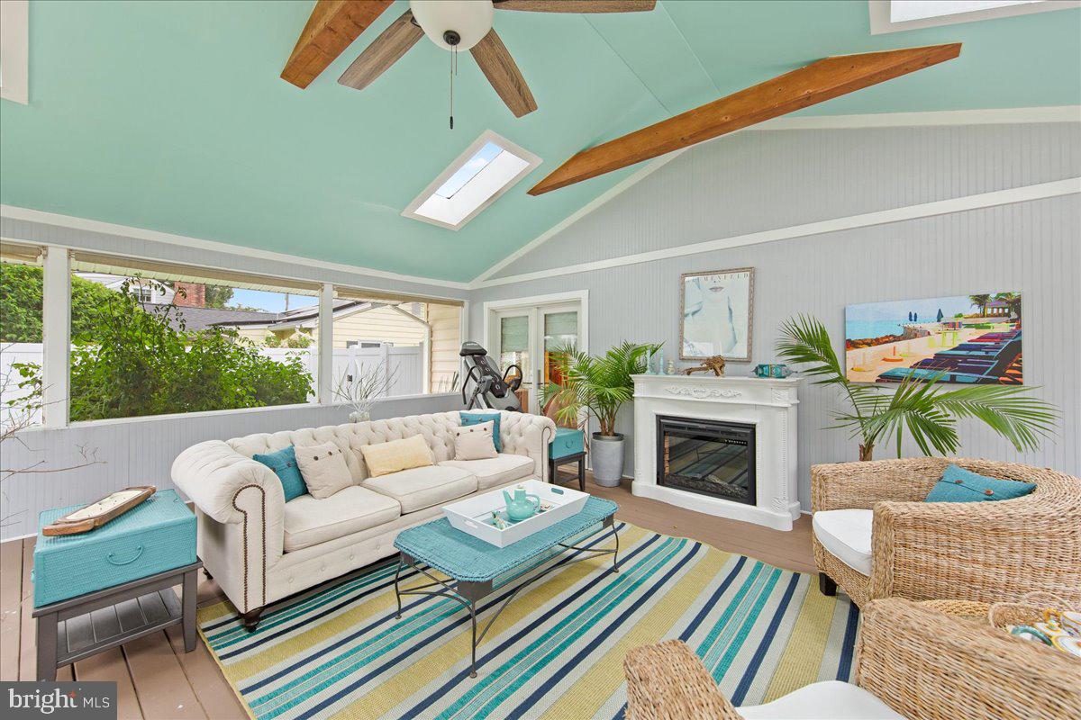 SILVER LAKE MANOR - Residential