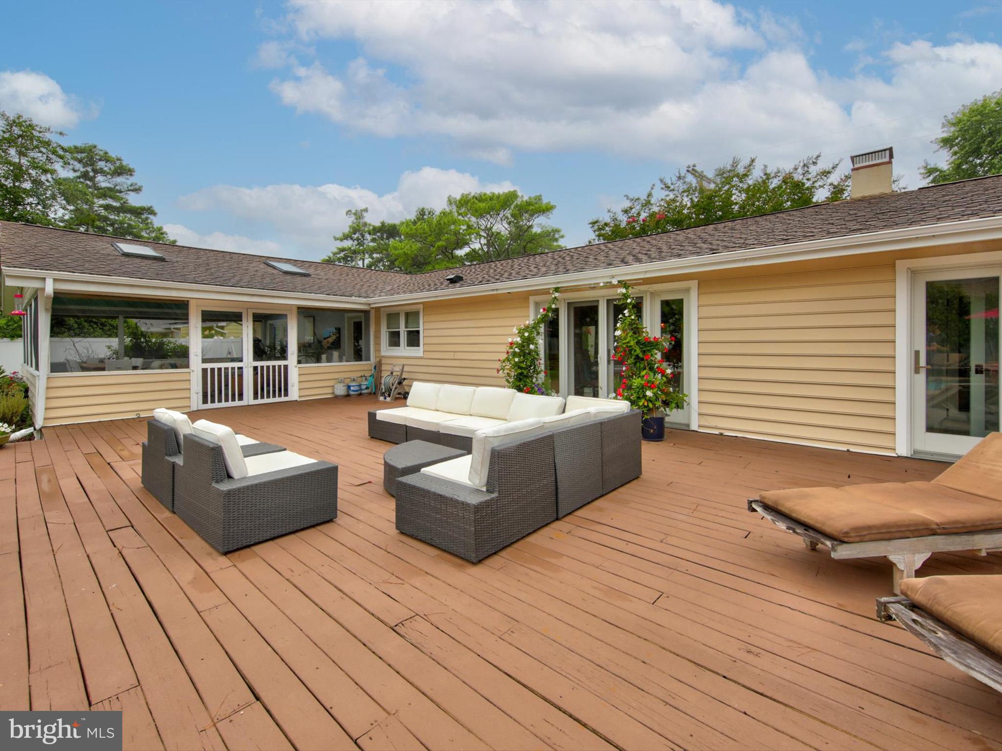 SILVER LAKE MANOR - Residential