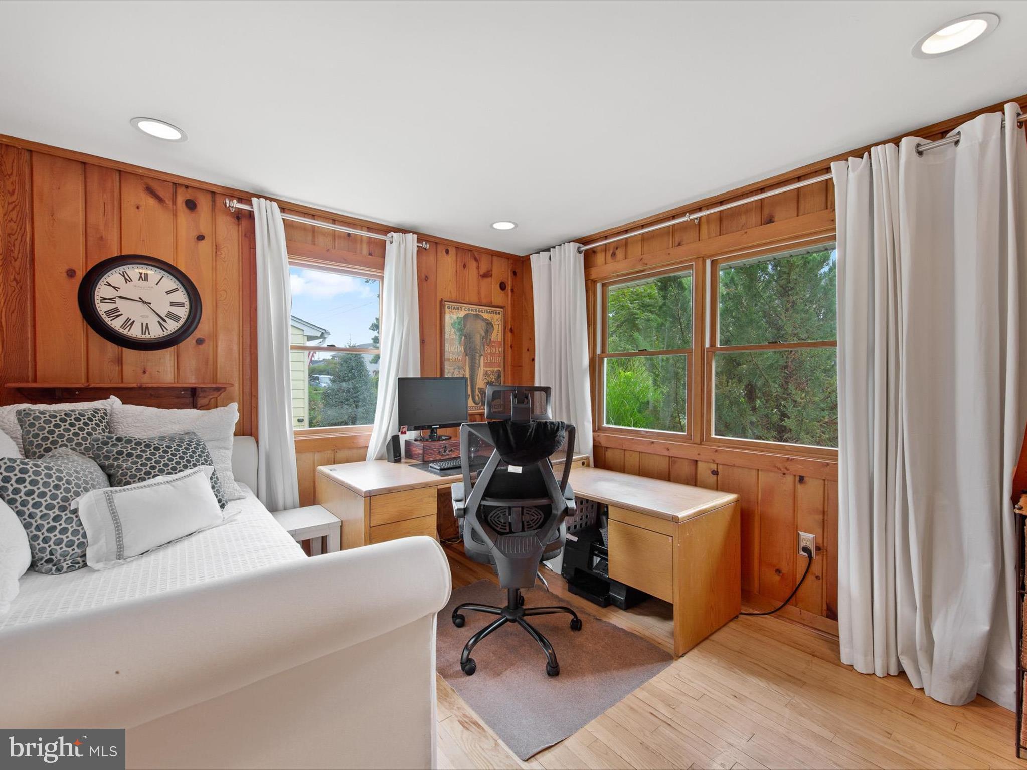 SILVER LAKE MANOR - Residential