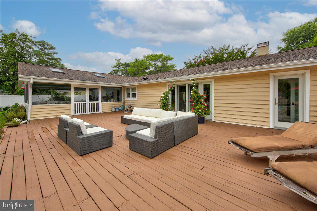 SILVER LAKE MANOR - Residential