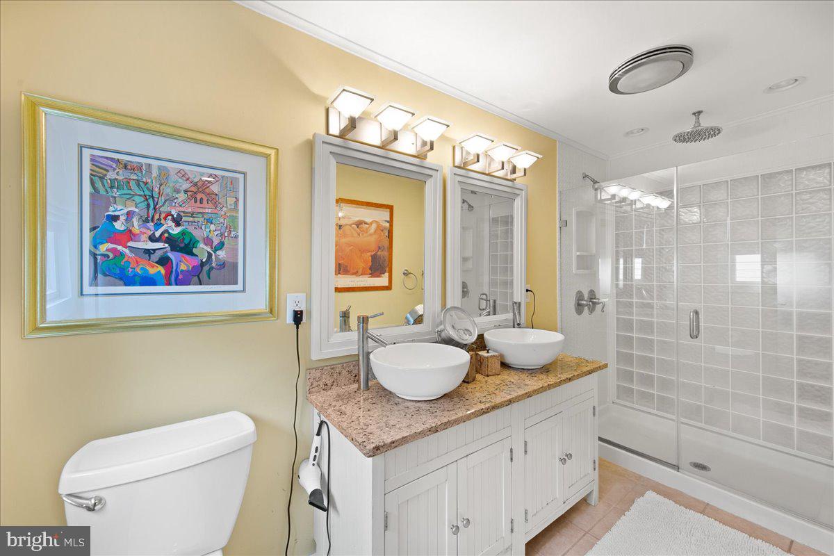 SILVER LAKE MANOR - Residential