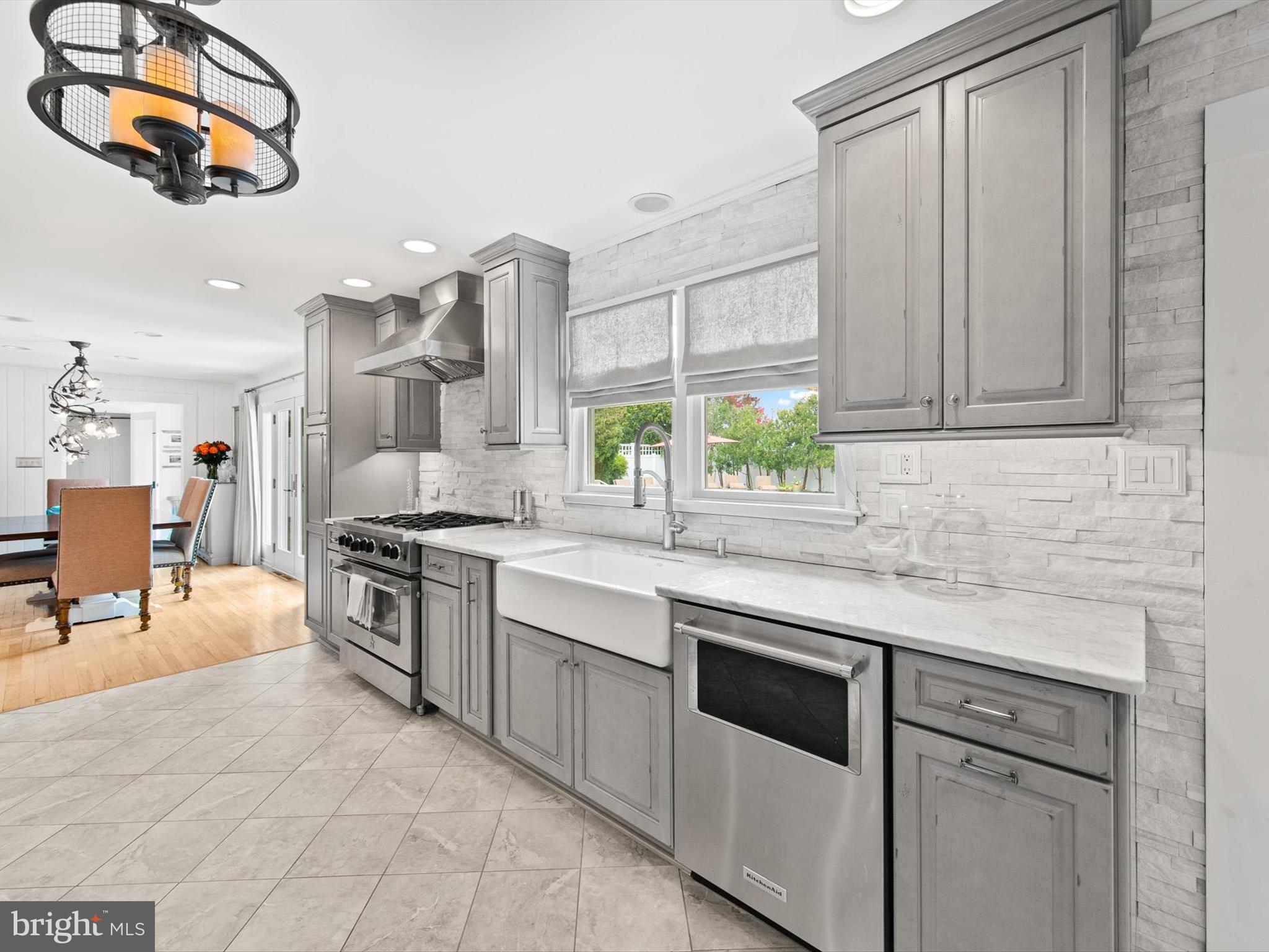 SILVER LAKE MANOR - Residential