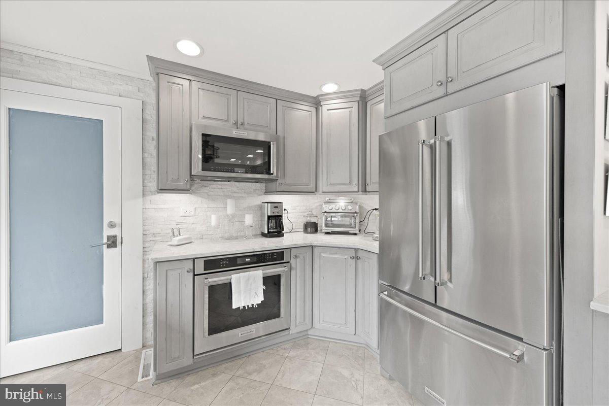 SILVER LAKE MANOR - Residential