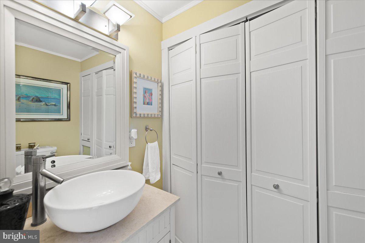 SILVER LAKE MANOR - Residential