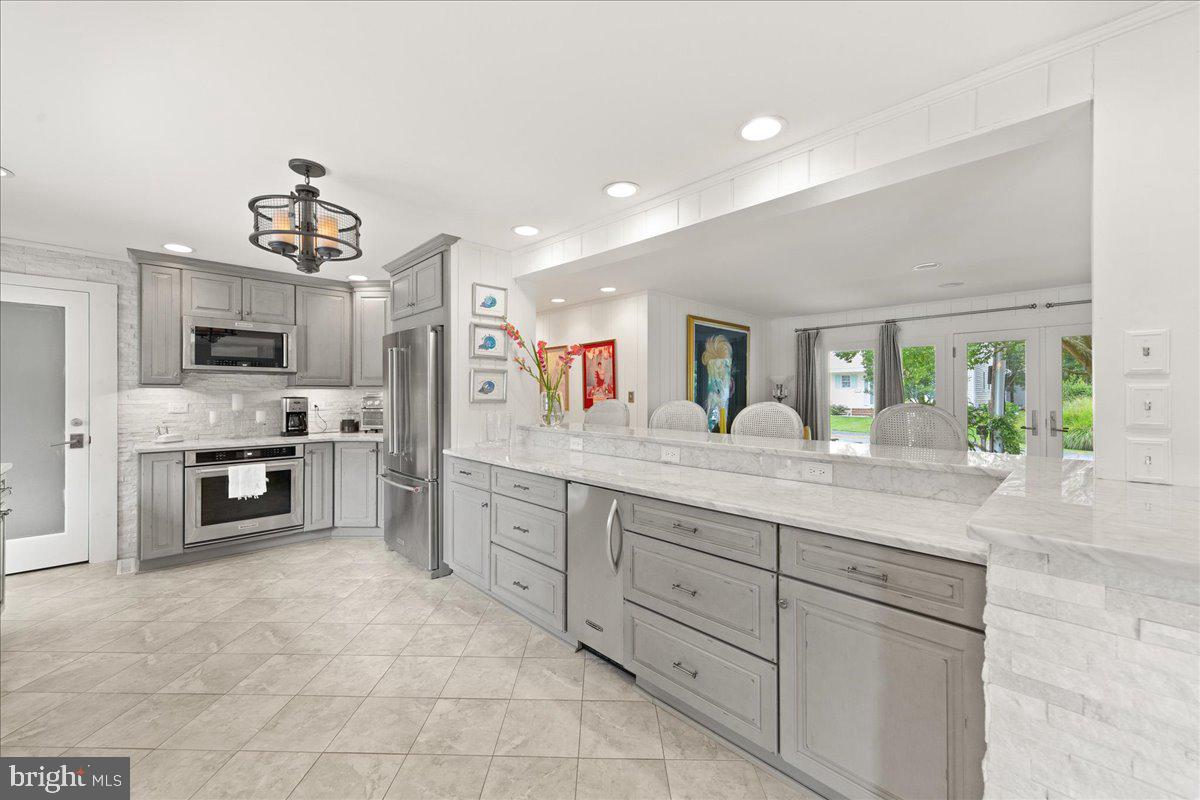 SILVER LAKE MANOR - Residential