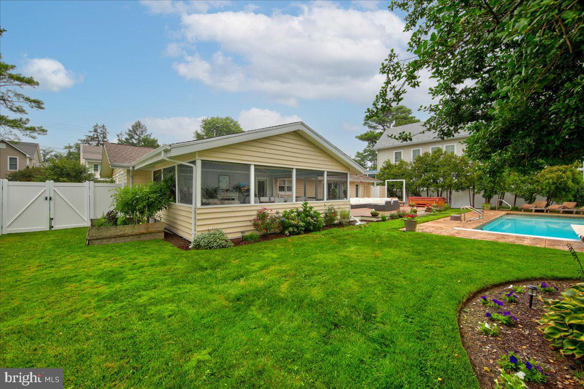 SILVER LAKE MANOR - Residential