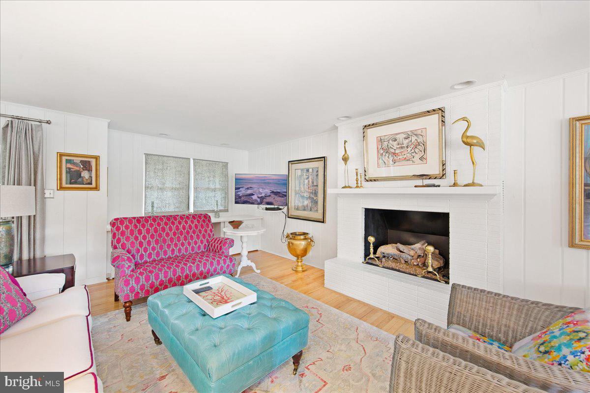 SILVER LAKE MANOR - Residential