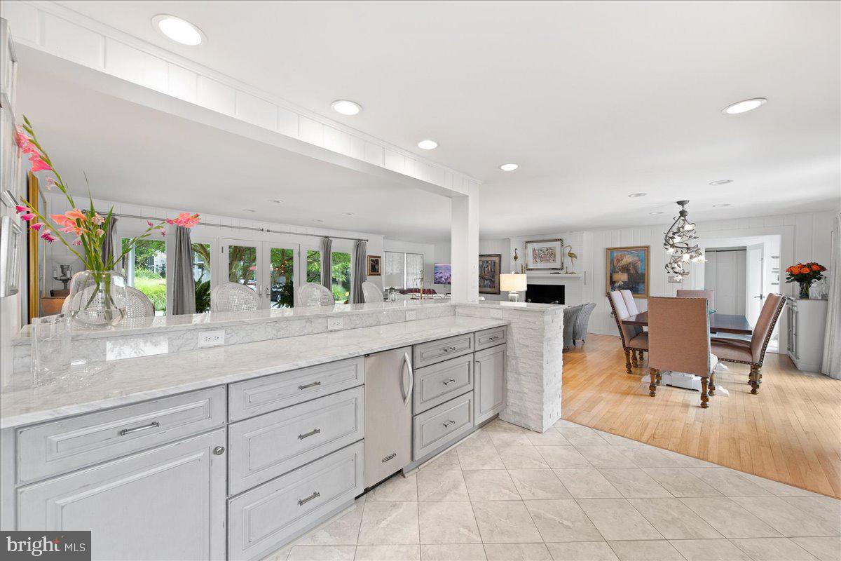 SILVER LAKE MANOR - Residential