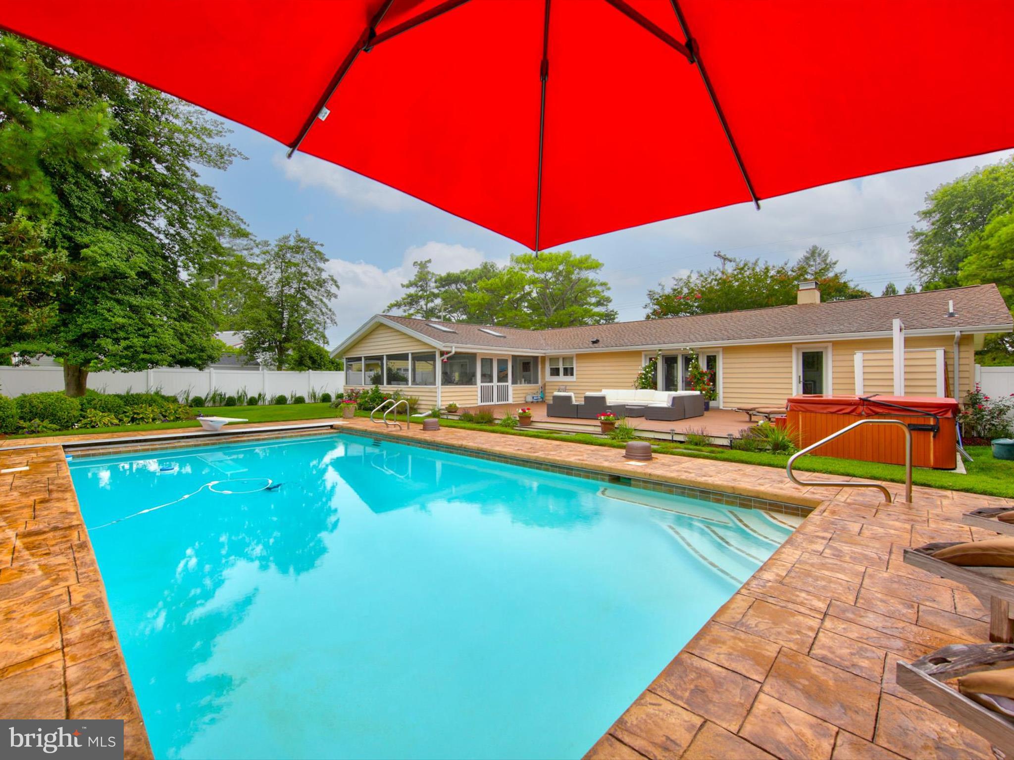 SILVER LAKE MANOR - Residential