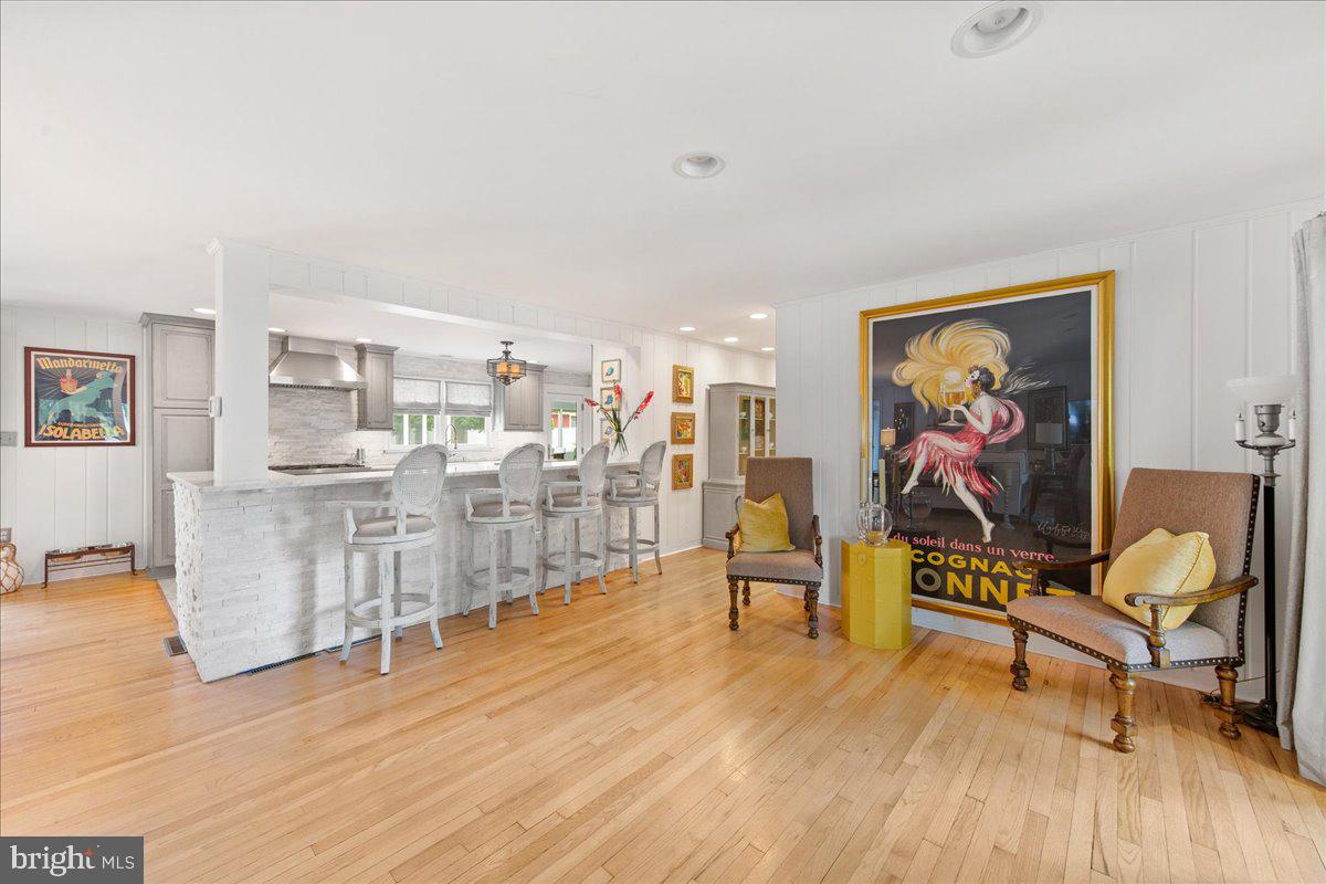 SILVER LAKE MANOR - Residential