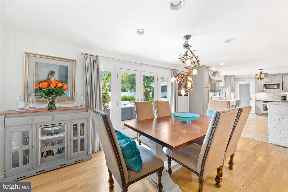 SILVER LAKE MANOR - Residential