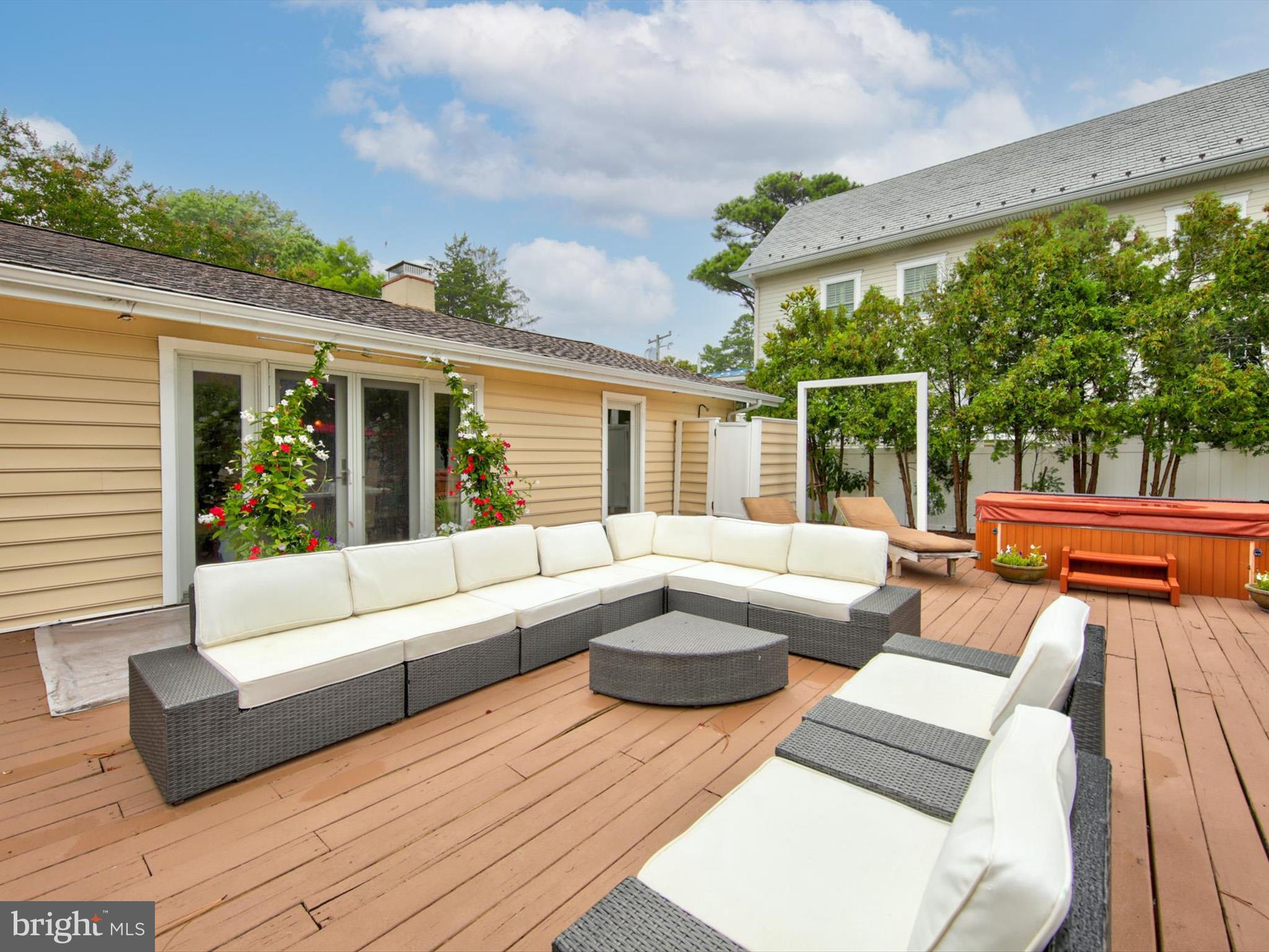 SILVER LAKE MANOR - Residential