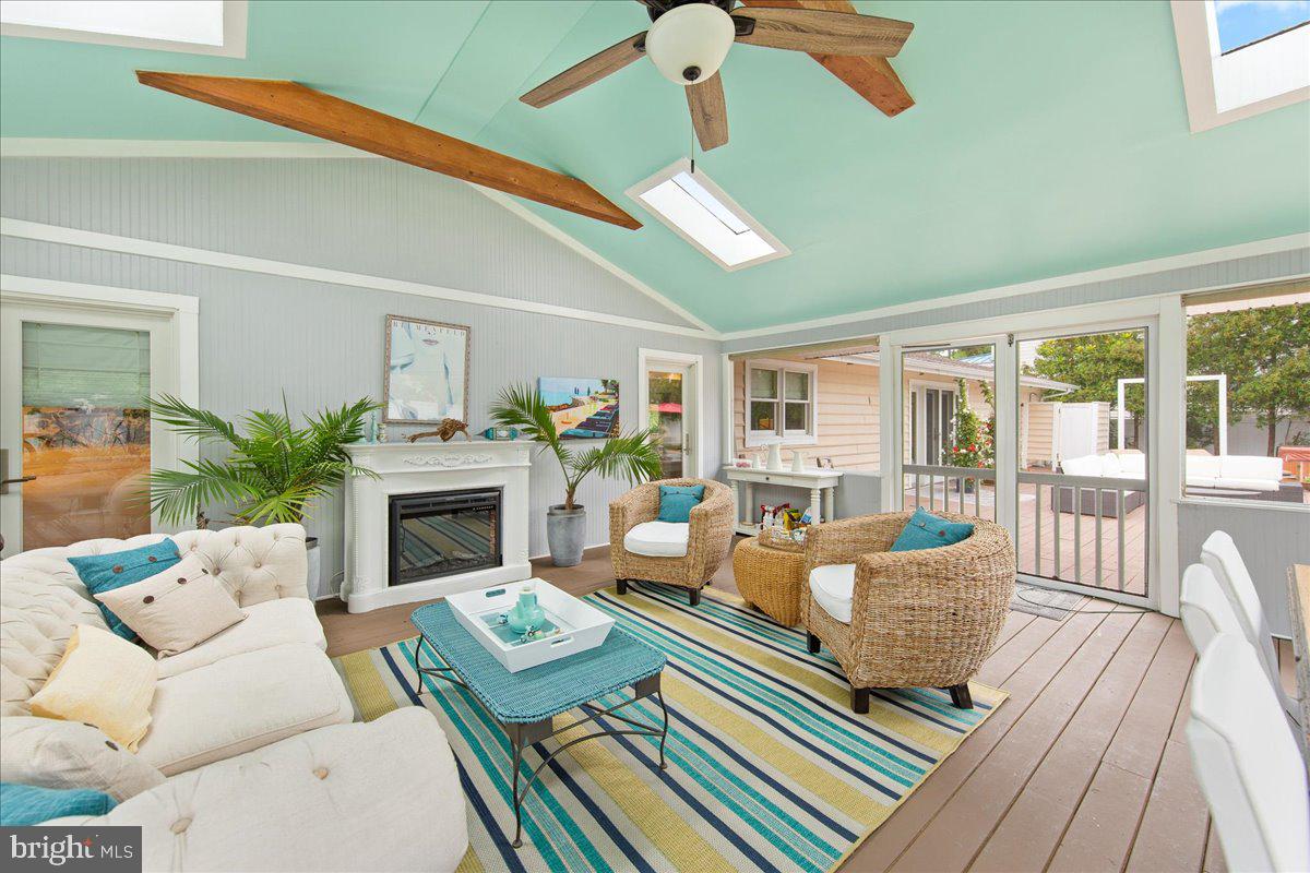 SILVER LAKE MANOR - Residential