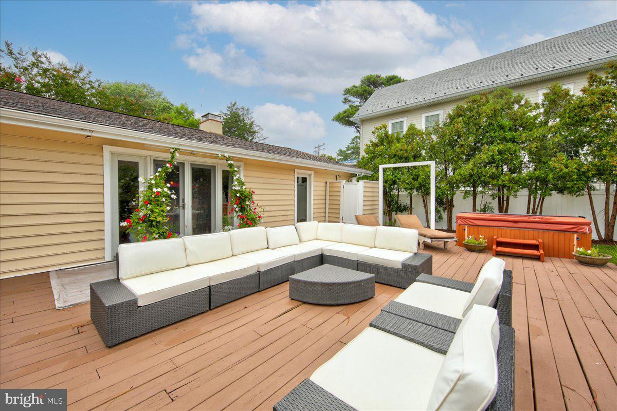 SILVER LAKE MANOR - Residential