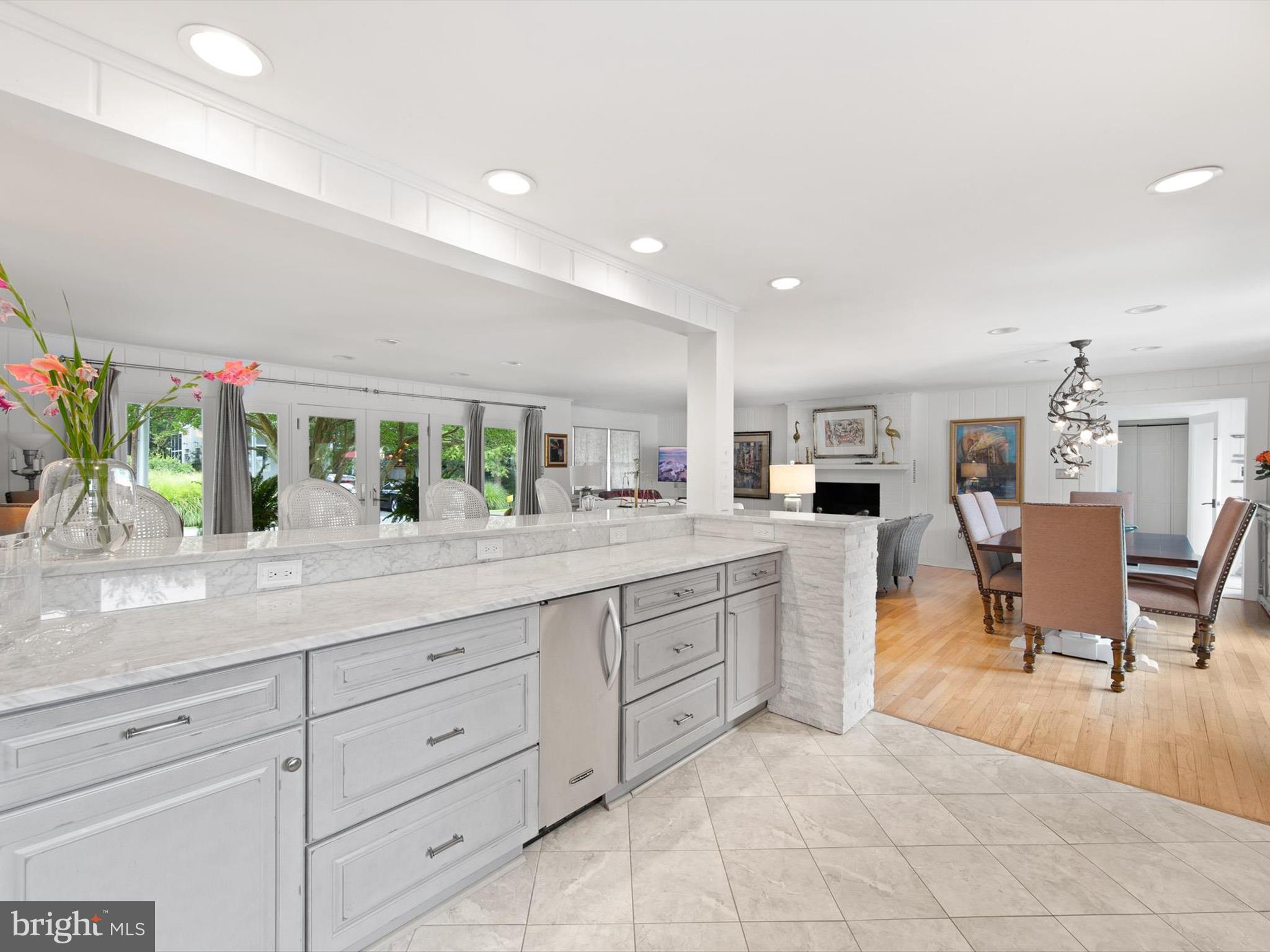 SILVER LAKE MANOR - Residential