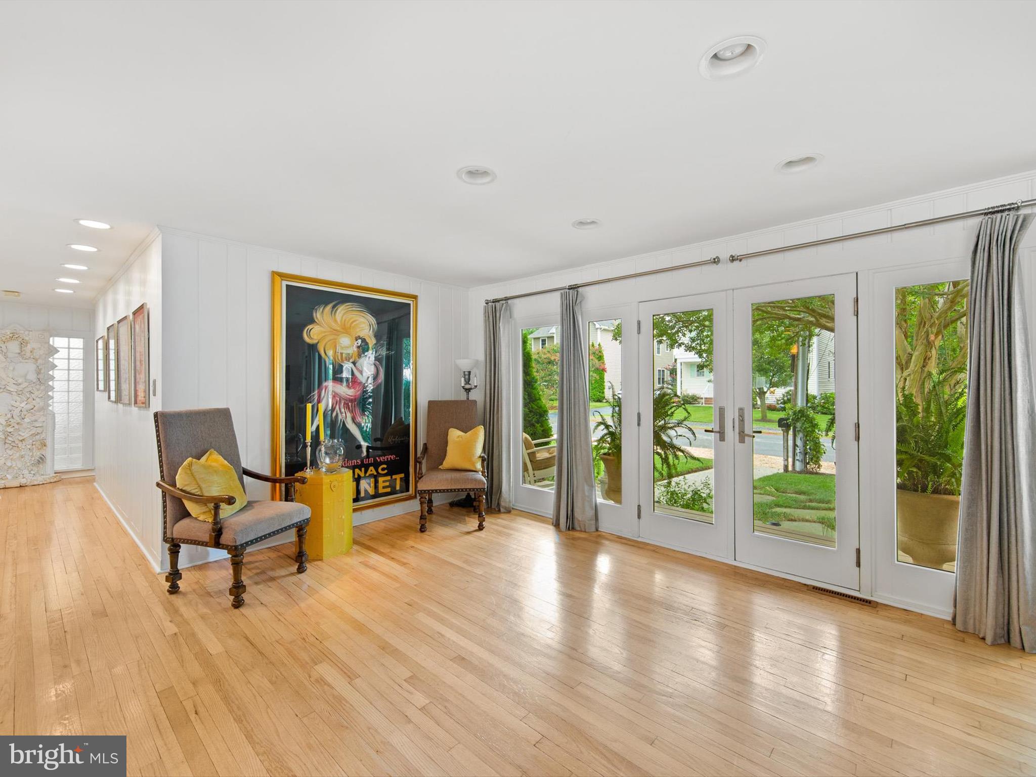 SILVER LAKE MANOR - Residential