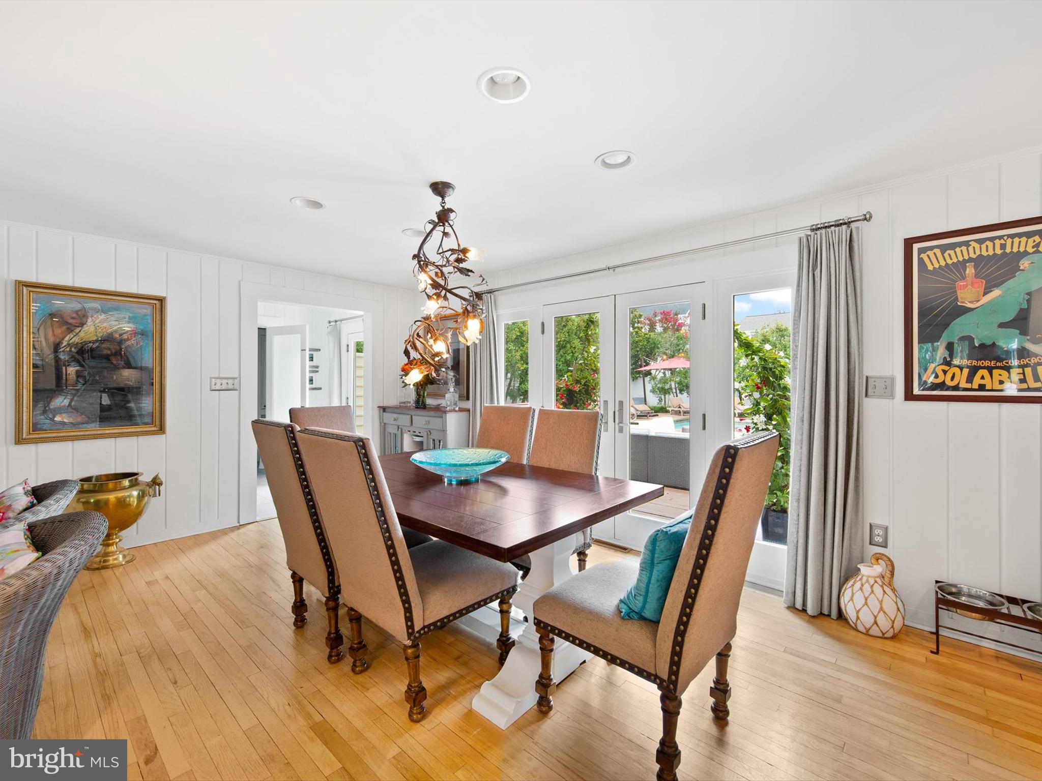 SILVER LAKE MANOR - Residential