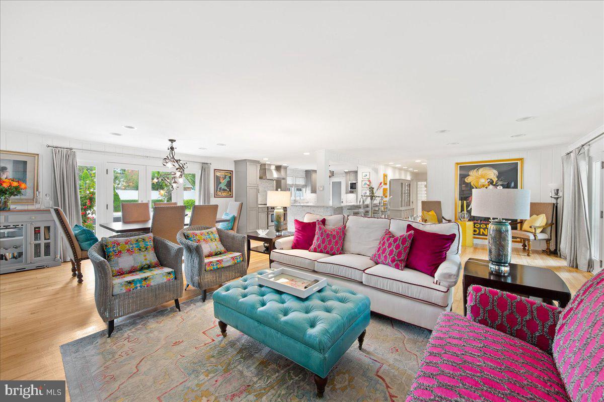 SILVER LAKE MANOR - Residential