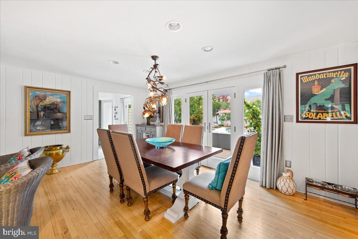 SILVER LAKE MANOR - Residential