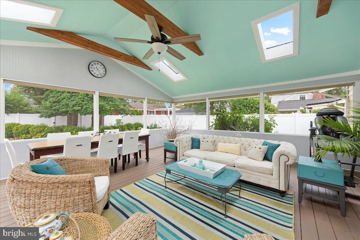 SILVER LAKE MANOR - Residential