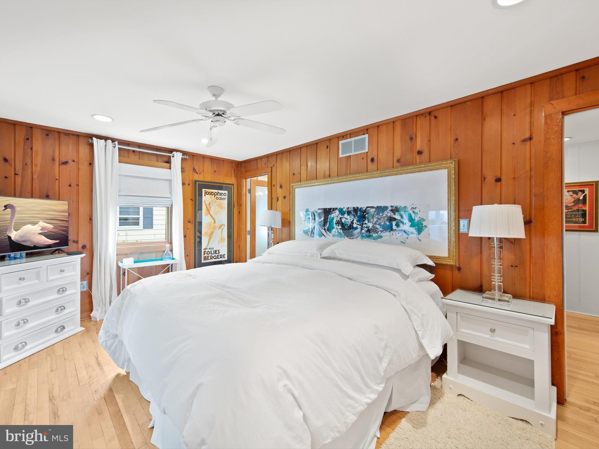 SILVER LAKE MANOR - Residential