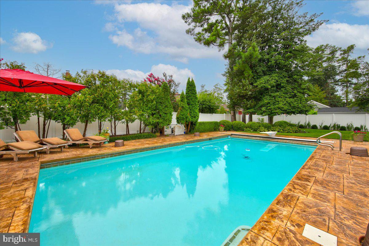 SILVER LAKE MANOR - Residential