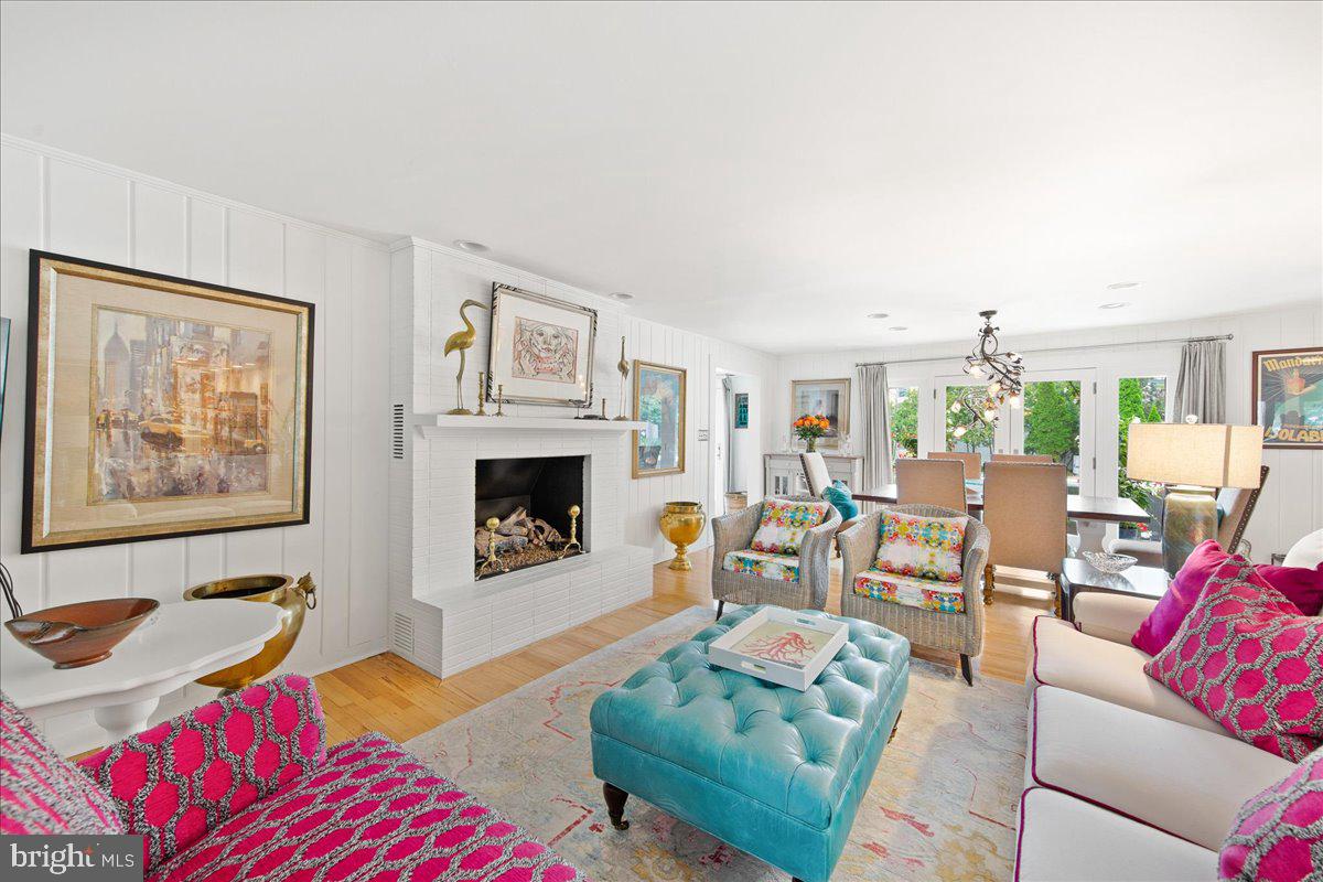 SILVER LAKE MANOR - Residential