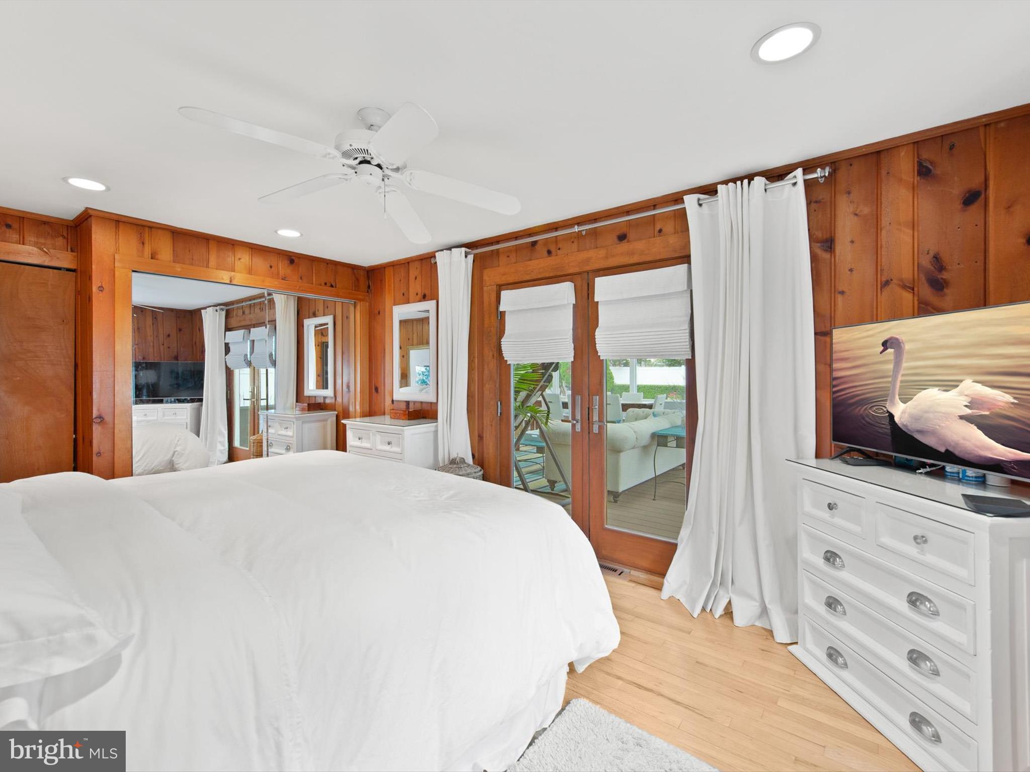 SILVER LAKE MANOR - Residential