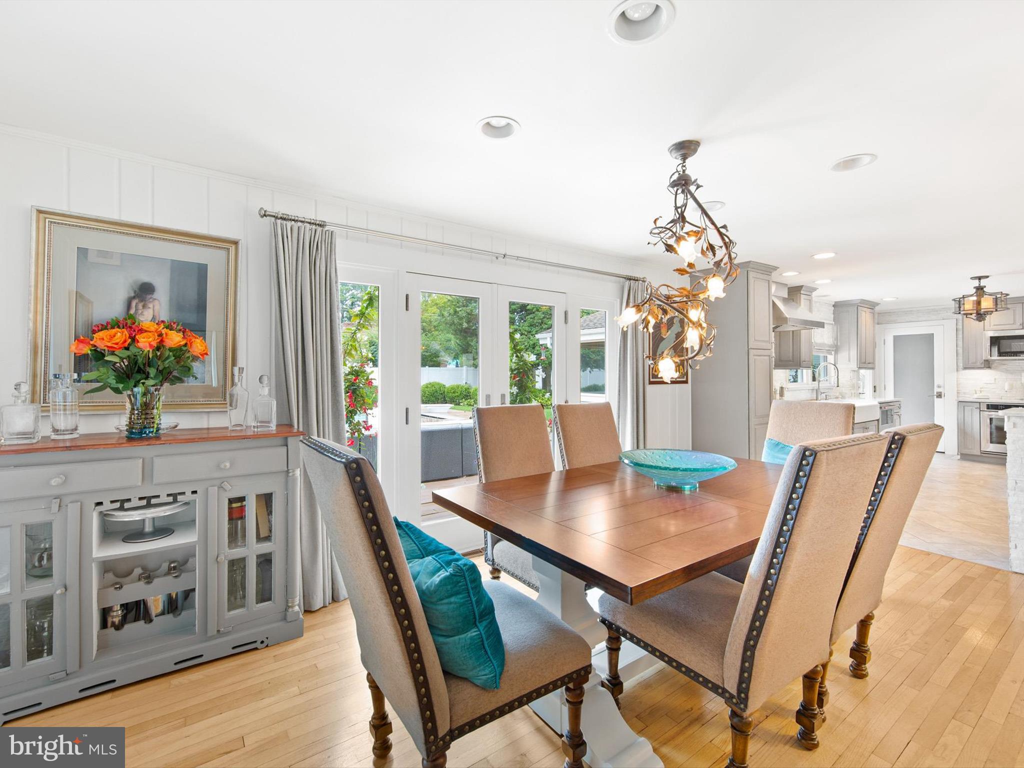 SILVER LAKE MANOR - Residential