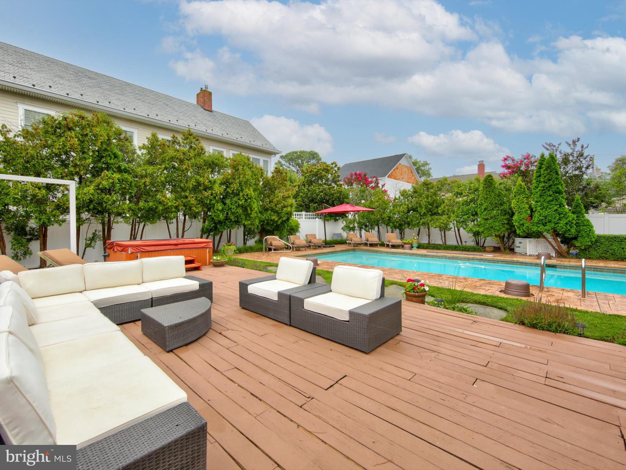 SILVER LAKE MANOR - Residential