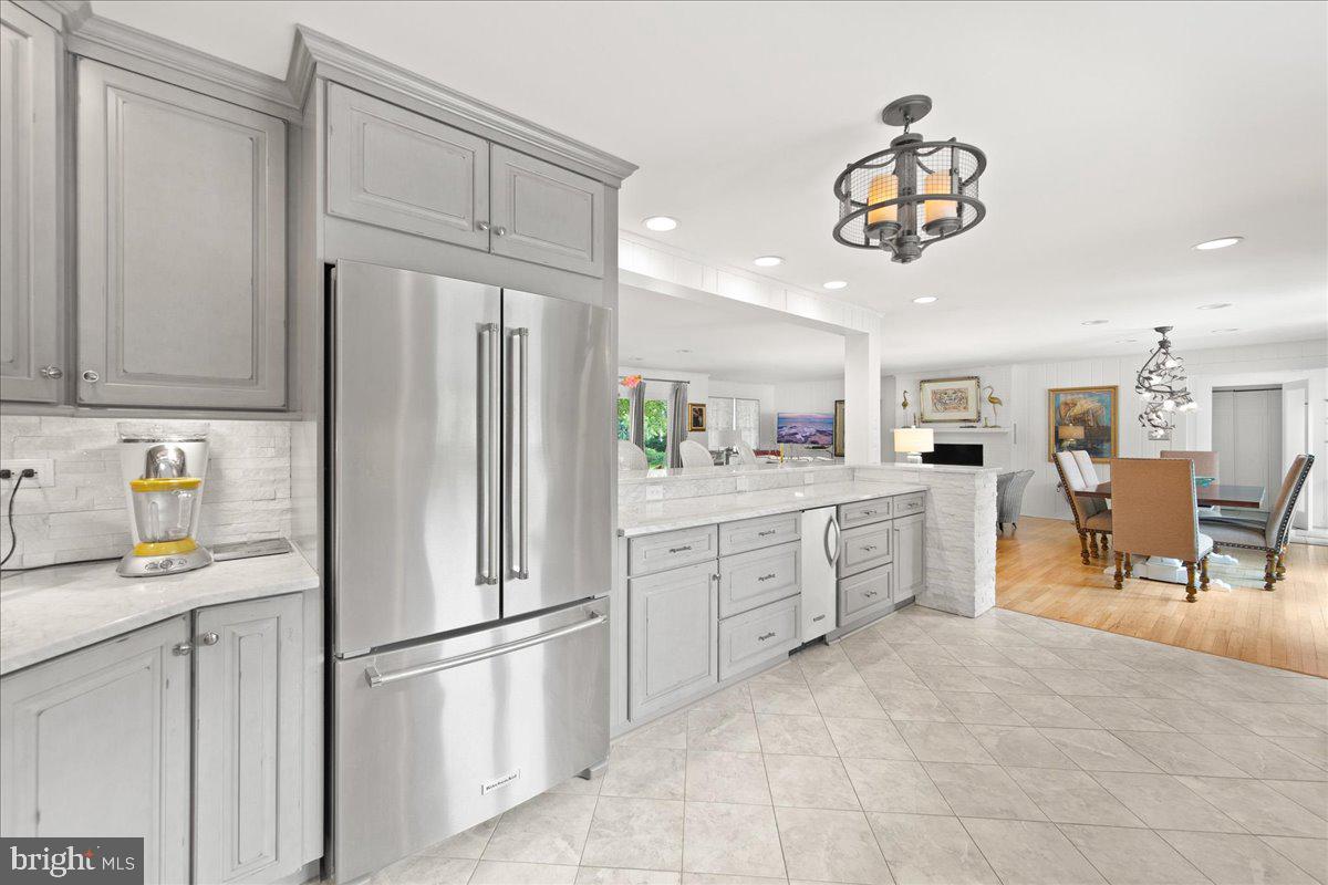 SILVER LAKE MANOR - Residential