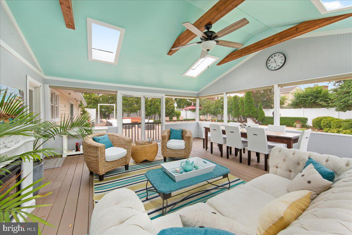 SILVER LAKE MANOR - Residential