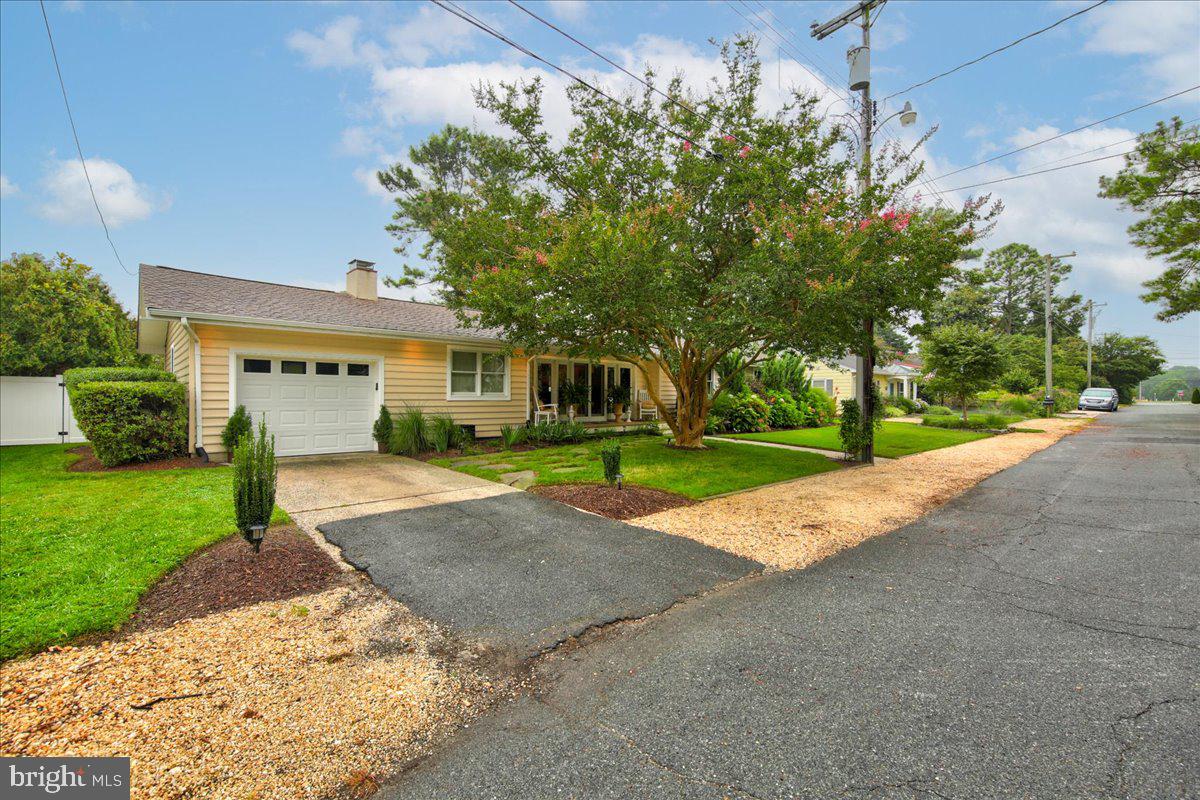 SILVER LAKE MANOR - Residential