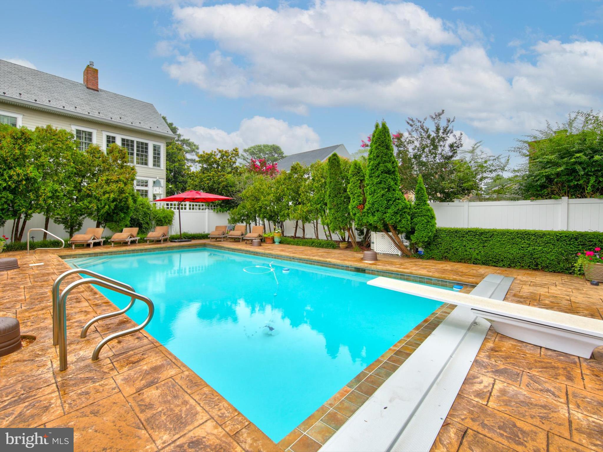 SILVER LAKE MANOR - Residential